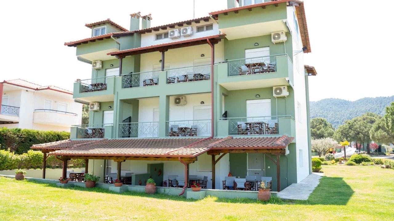 Alexandros Hotel Apartments วูร์วูรู ภายนอก รูปภาพ