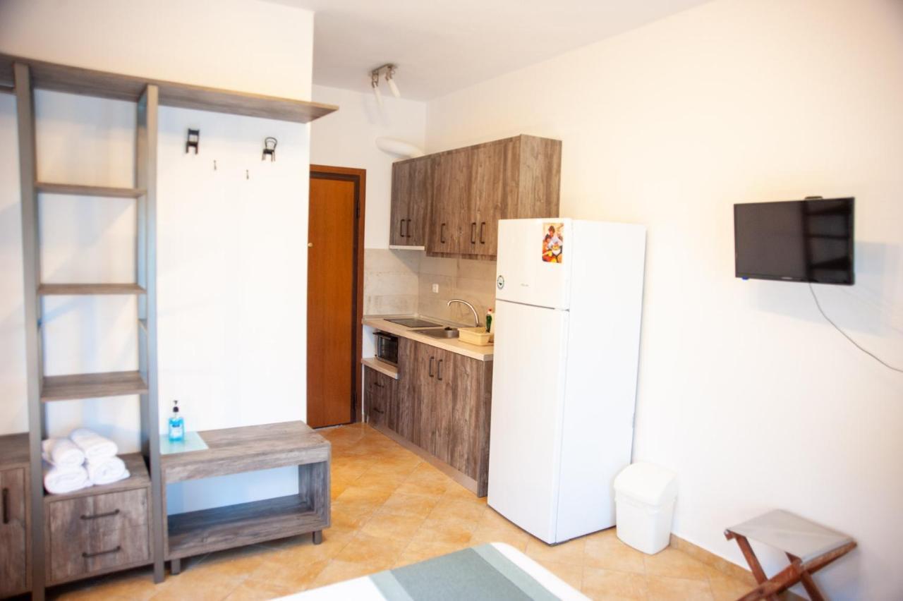 Alexandros Hotel Apartments วูร์วูรู ภายนอก รูปภาพ