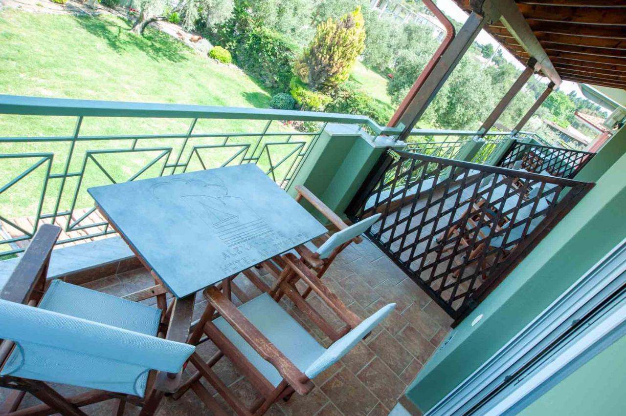 Alexandros Hotel Apartments วูร์วูรู ภายนอก รูปภาพ