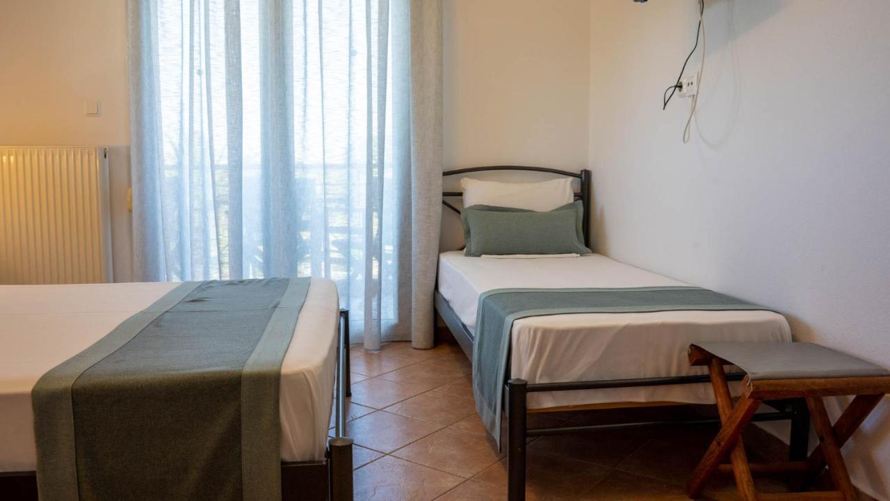 Alexandros Hotel Apartments วูร์วูรู ภายนอก รูปภาพ