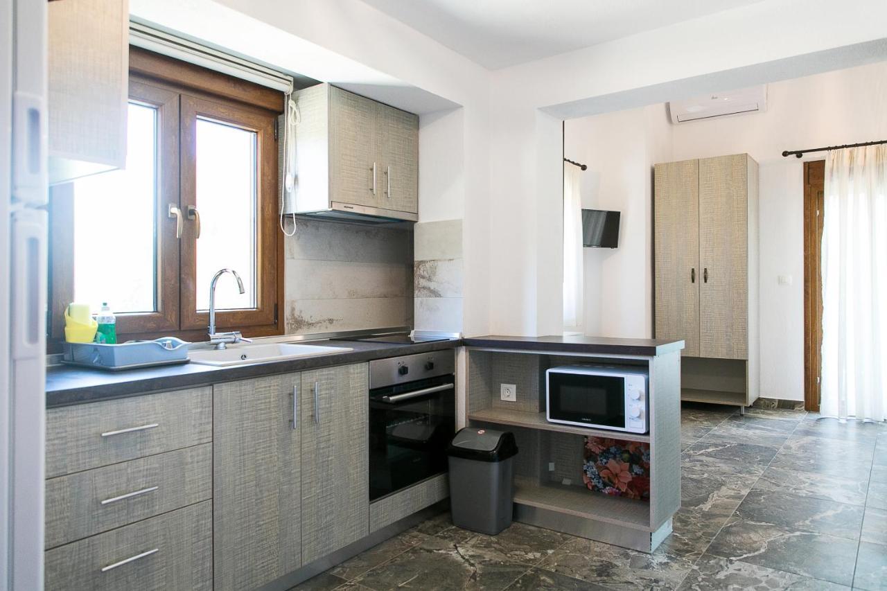 Alexandros Hotel Apartments วูร์วูรู ภายนอก รูปภาพ